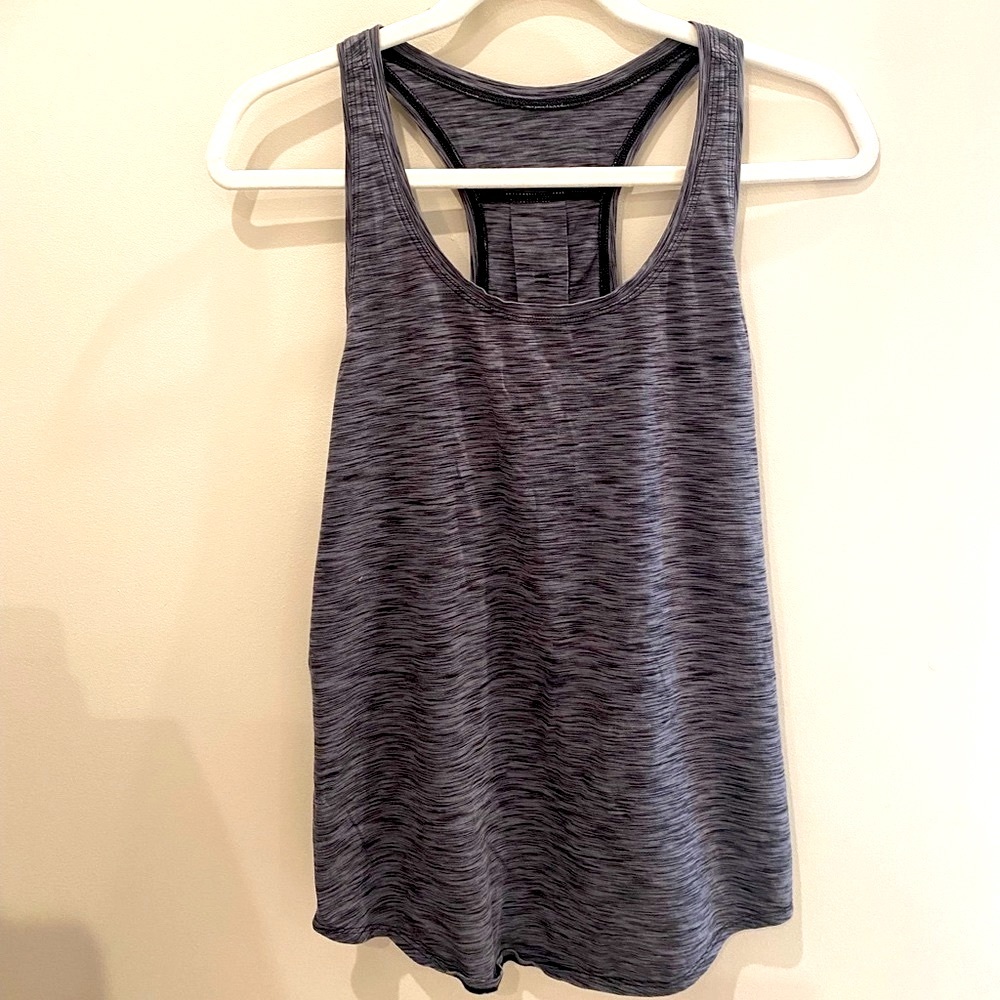 🍋 Lululemon dark heathered grey tank